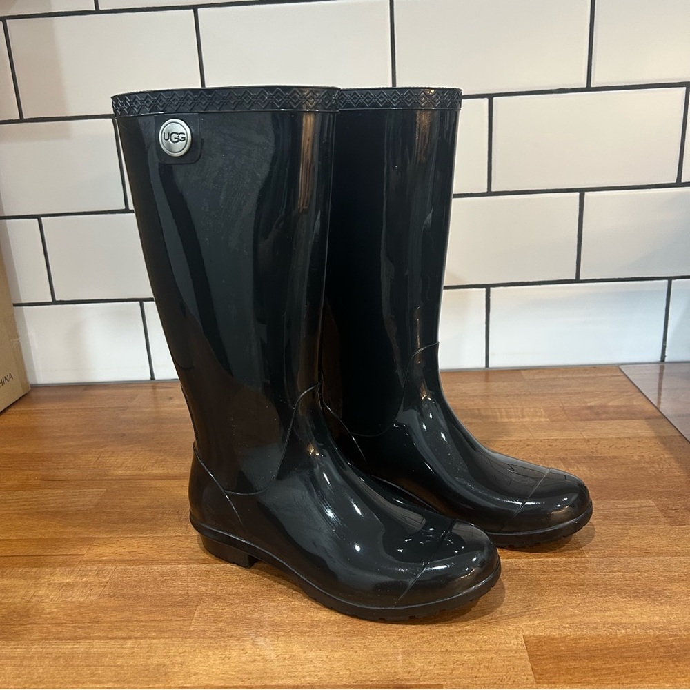 UGG Black Winter Rain Boots Sleek Waterproof Design